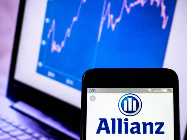 Nesta foto ilustração um logotipo Allianz SE visto exibido em — Fotografia de Stock