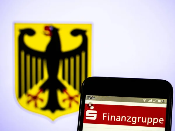 У цій фото ілюстрації Sparassen-Finanzgruppe логотип бачив — стокове фото