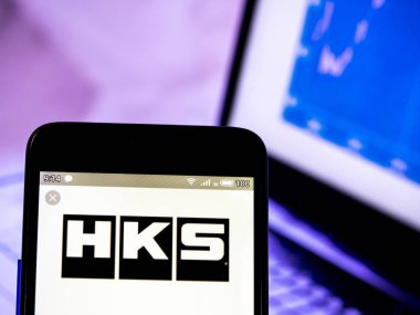 Bu fotoğraf resimde bir HKS Co. Ltd logosu görüldüğü görüldü