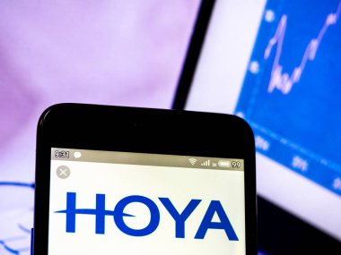 Bu fotoğraf resimde bir Hoya Corporation logosu seen görüntülenen