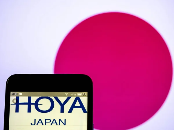 Nesta foto ilustração um logotipo Hoya Corporation visto exibir — Fotografia de Stock