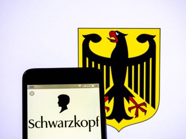 Bu fotoğrafta bir Schwarzkopf logosu görüldüğü görüldü 