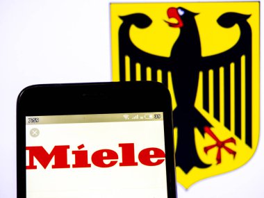 Bu resimde gösterilen bir Miele & Cie. KG logosu görüldü