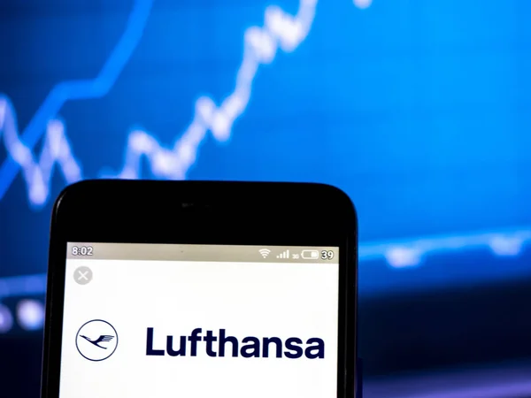 Na této fotografii je znázorněno logo Deutsche Lufthansa AG — Stock fotografie