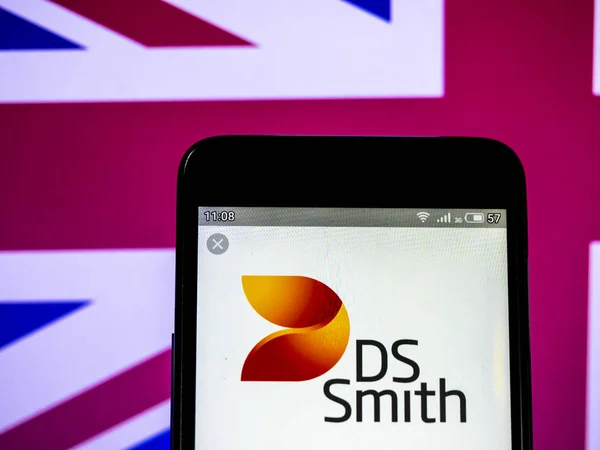 In deze foto illustratie een DS Smith PLC logo gezien weergegeven o — Stockfoto