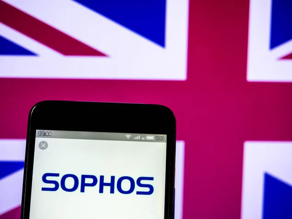In deze foto illustratie wordt een Sophos PLC-logo gezien dat op een — Stockfoto