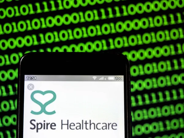 На этой фотографии изображен логотип Spire Healthcare Group plc — стоковое фото