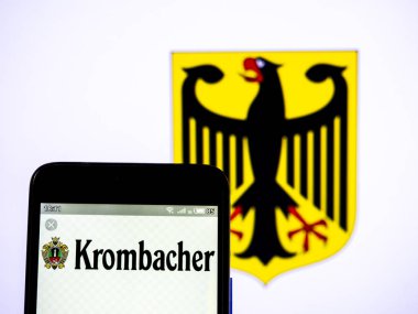 Bu fotoğraf illüstrasyon bir Krombacher Brauerei Bernhard Schade