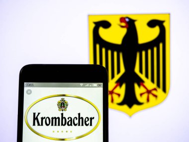 Bu fotoğraf illüstrasyon bir Krombacher Brauerei Bernhard Schade