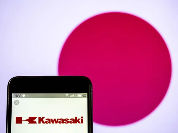In deze foto illustratie een Kawasaki Heavy Industries Ltd. log — Stockfoto