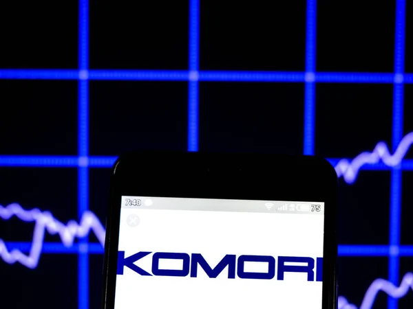 Nesta foto ilustração um logotipo Komori Corporation visto displ — Fotografia de Stock