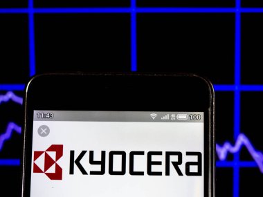 Bu fotoğraf illüstrasyon bir Kyocera Corporation logosu displ görüldü