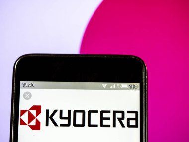 Bu fotoğraf illüstrasyon bir Kyocera Corporation logosu displ görüldü