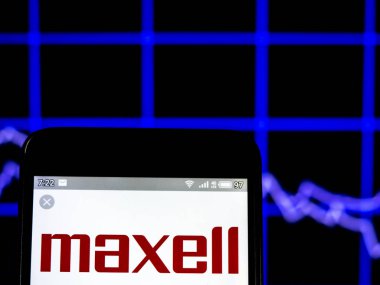 Bu fotoğraf illüstrasyon bir Maxell Holdings, Ltd logosu görülen dis