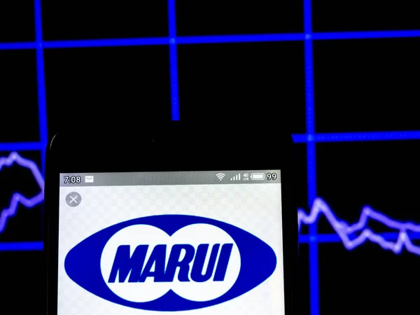 Nesta foto ilustração um Marui Co., Ltd. logotipo visto exibido — Fotografia de Stock