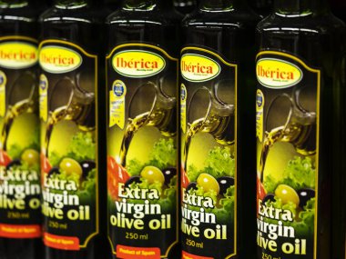 Mağazada rafta İberka sızma zeytinyağı