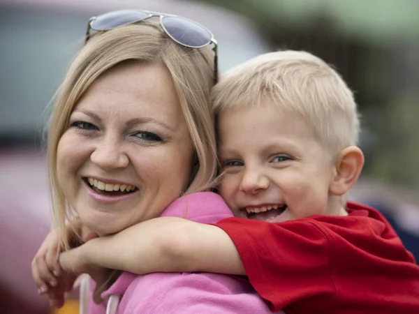 Mother and her son — Stock Photo, Image