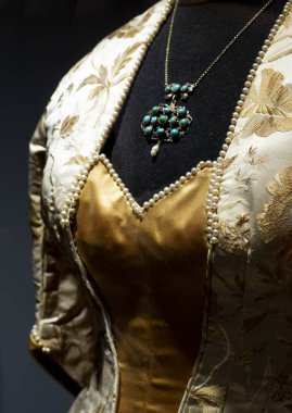 Victoria Museu antika giysiler ve kadın hayranları Sergisi