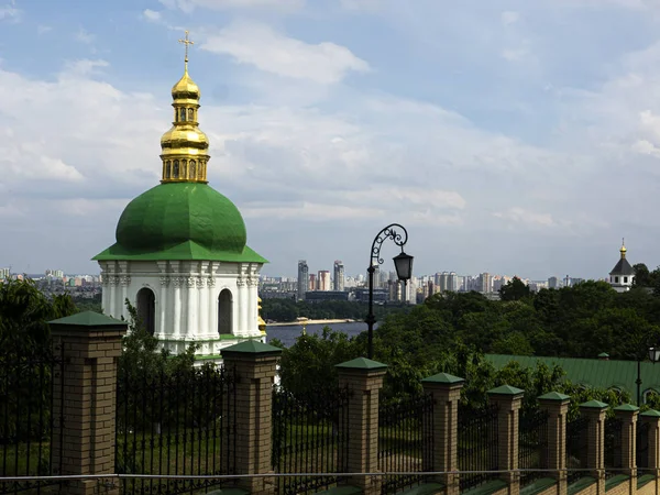 Iglesia de la Santa Cruz de Kiev-Pechersk Lavra — Foto de Stock