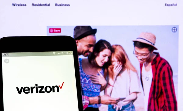 In this photo illustration the Verizon Wireless logo is seen dis — Stock Photo, Image