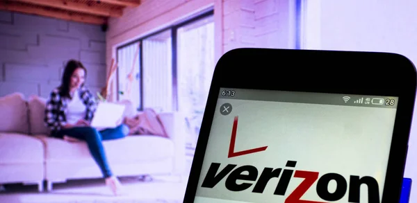W tej ilustracji zdjęcie Verizon Wireless logo jest widoczne dis — Zdjęcie stockowe