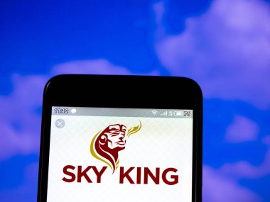 Bu fotoğraf illüstrasyonda Sky King Airlines logosu di görülür