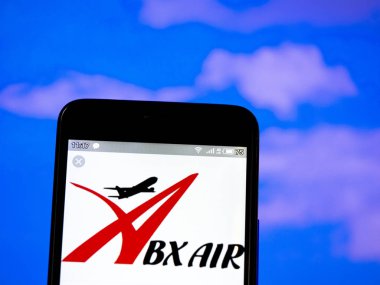 Bu fotoğraf illüstrasyonabx Air, Inc logosu displa görülür