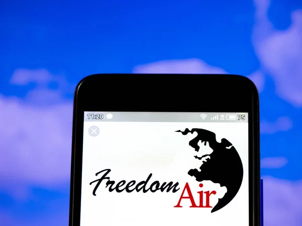 In deze foto afbeelding wordt het Freedom Air-logo weergegeven — Stockfoto