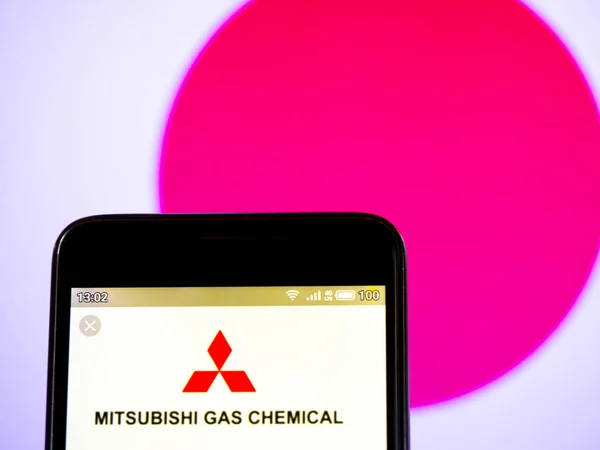 Nesta foto ilustração o logotipo Mitsubishi é visto exibido — Fotografia de Stock