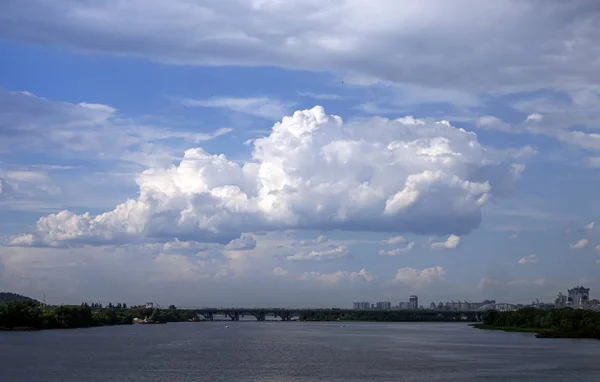 Veduta del fiume Dnieper dal ponte sud — Foto Stock