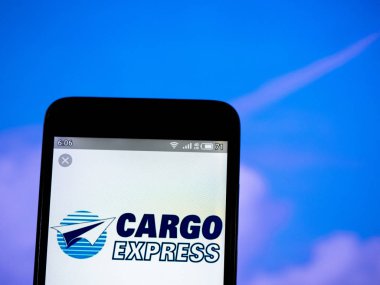 Bu fotoğraf illüstrasyonda Cargo Express Ltd logosu di görülür