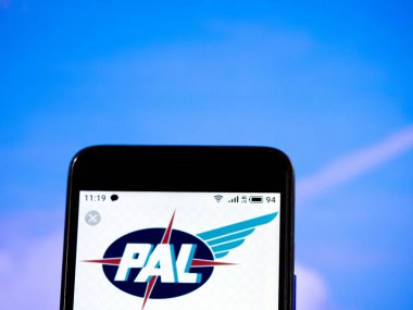 Bu fotoğraf resimde Filipin havayolları logosu görülür 