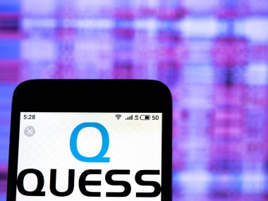 Bu fotoğraf illüstrasyonquess Corp Limited logosu görülür d