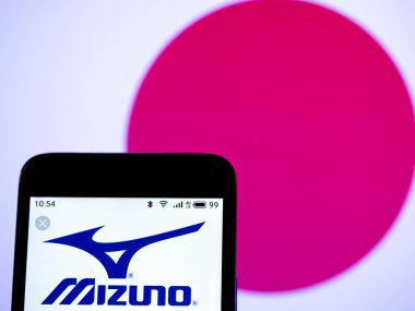 Bu fotoğraf illüstrasyonda Mizuno Corporation logosu görülmektedir d