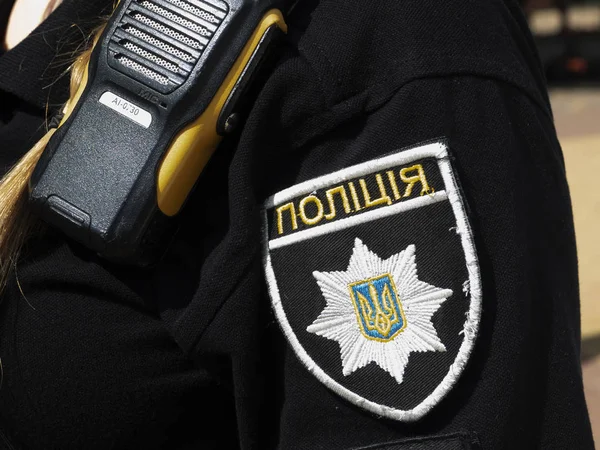 Шеврон украинской полиции на щепке — стоковое фото