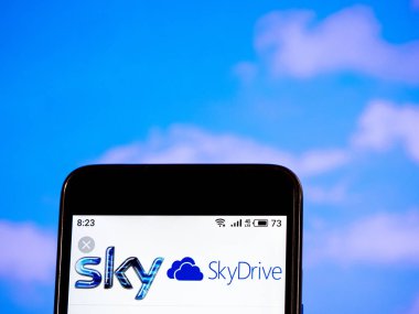 Bu fotoğraf illüstrasyonskydrive şimdi Onedrive logosu görmek