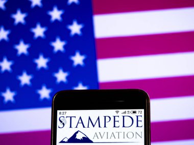 Bu fotoğraf illüstrasyonda Stampede Havacılık logosu di görülür
