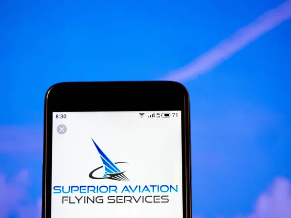 In deze foto afbeelding wordt het superieure luchtvaart-logo gezien di — Stockfoto