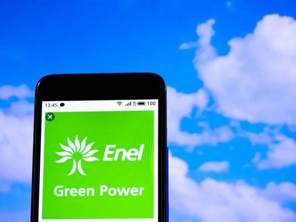在这张照片插图中，Enel 绿色电源 S.p.A. 徽标是 s — 图库照片