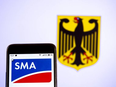 Bu fotoğraf illüstrasyonSma Güneş Teknolojisi, Ag logosu 