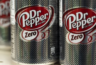 Dr Pepper alkolsüz içecekler mağazada olabilir