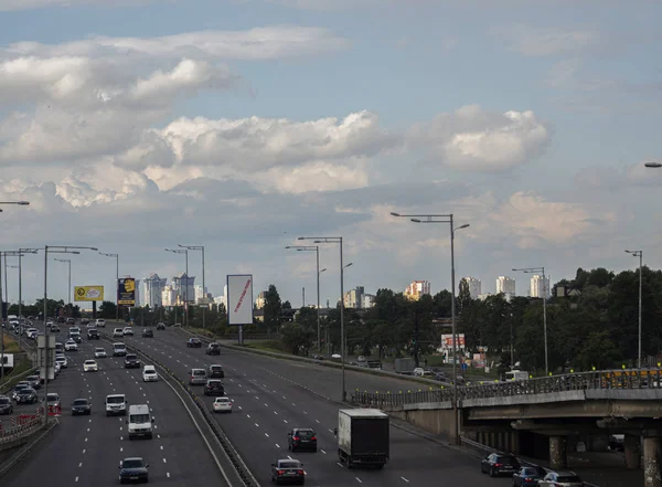 Vue de l'autoroute Stolichnoye depuis le pont sud — Photo