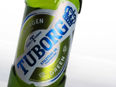 Tuborg bira 0,5 l boutle beyaz arka plan izole