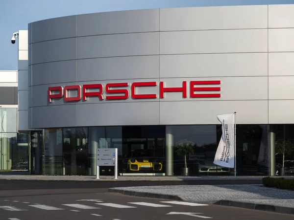 Skylt vid ingången till en Porsche-butik — Stockfoto