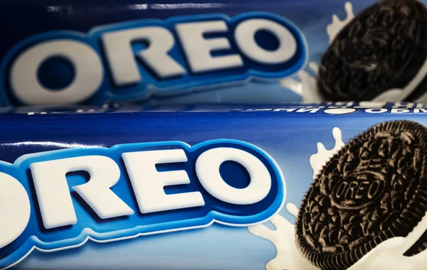 Oreo Cookies  is seen  on store shelf — Stock Photo, Image
