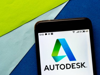 Kiev, Ukrayna, 2 Haziran 2020. Editör çizimi. Bu fotoğraf illüstrasyonunda Autodesk logosu akıllı bir telefondan görüntülenir