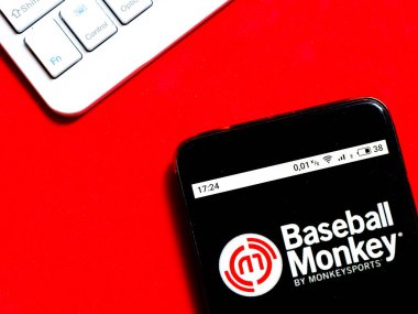 Bu fotoğraf illüstrasyonunda bir beysbol maymunu logosu akıllı telefonda görüntülenir