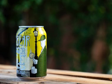 Kiev, Ukrayna, 14 Ağustos 2020. Editör çizimi. Bu resimde Sobear Ginger Ale kaliteli meşrubat açık havada görülebilir.