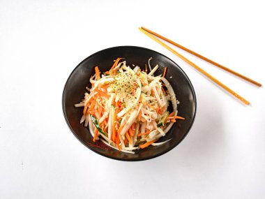 Çin salatası, pipetli sebze (Çin lahanası, havuç, salatalık, baharat, susam tohumu, soğan yağı))