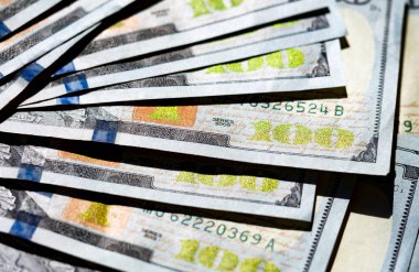 100 dolarlık banknotların arkaplanı